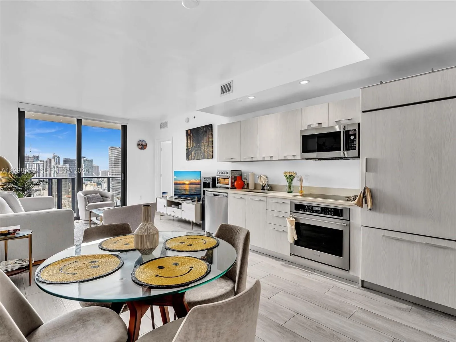 45 SW 9th St # 3609, Miami FL 33130