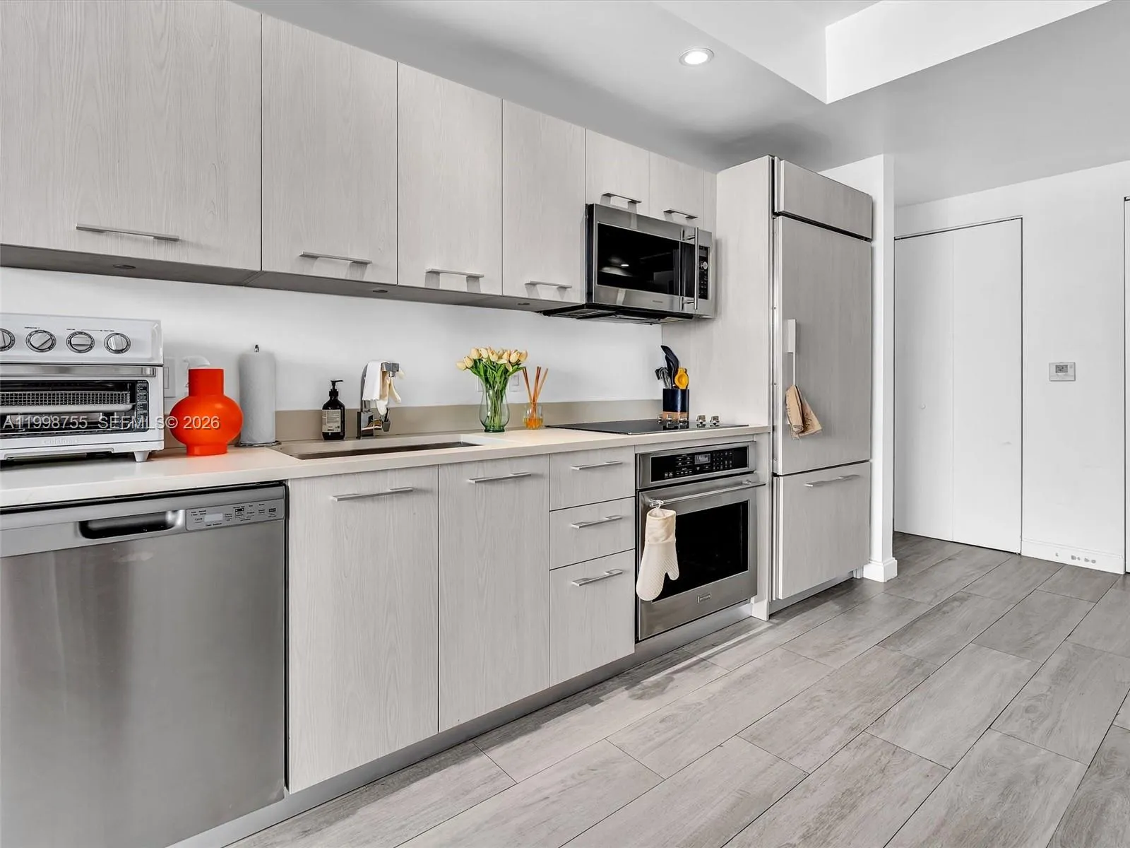 45 SW 9th St # 3609, Miami FL 33130