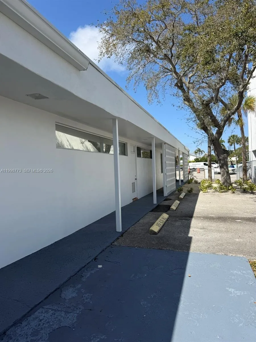 2856 E Oakland Park Blvd, Fort Lauderdale FL 33306
