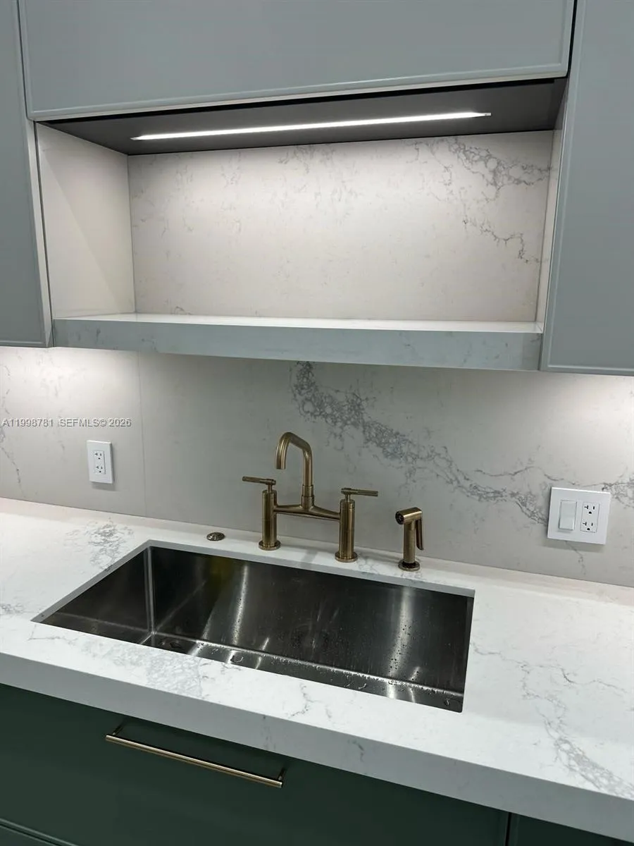 737 Crandon Blvd # 301, Key Biscayne FL 33149