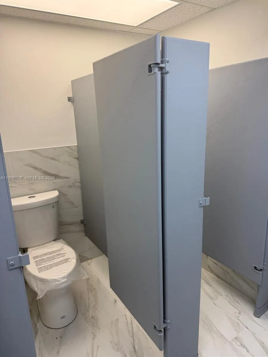 2876 E Oakland Park Blvd, Fort Lauderdale FL 33306