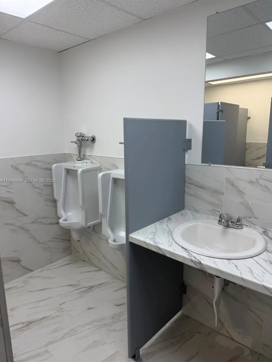 2876 E Oakland Park Blvd, Fort Lauderdale FL 33306