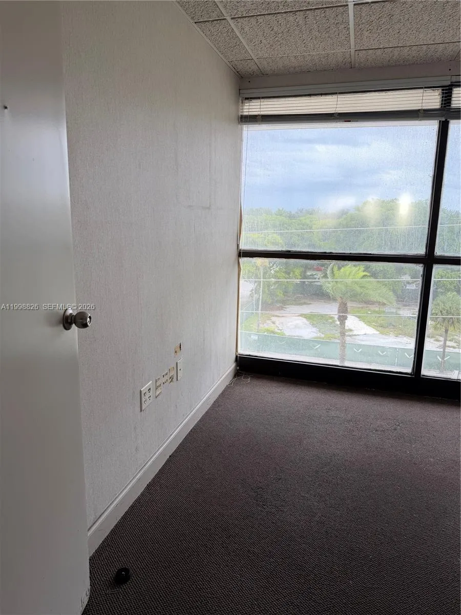 101 NW 167th St, North Miami Beach FL 33169