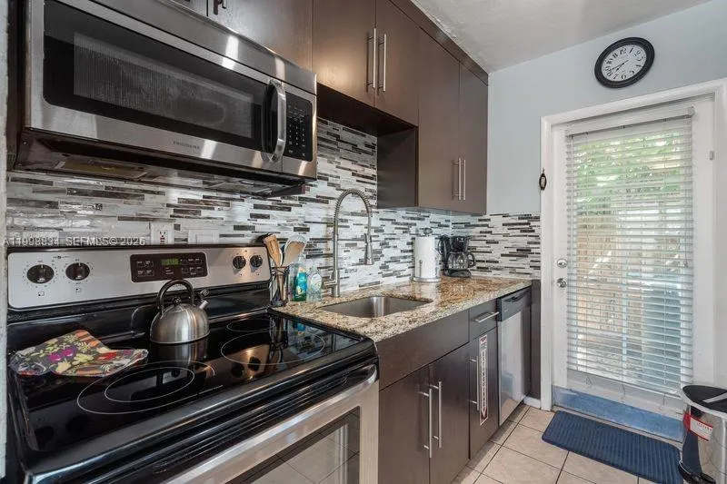 2033 NE 33rd Ave # 3, Fort Lauderdale FL 33305