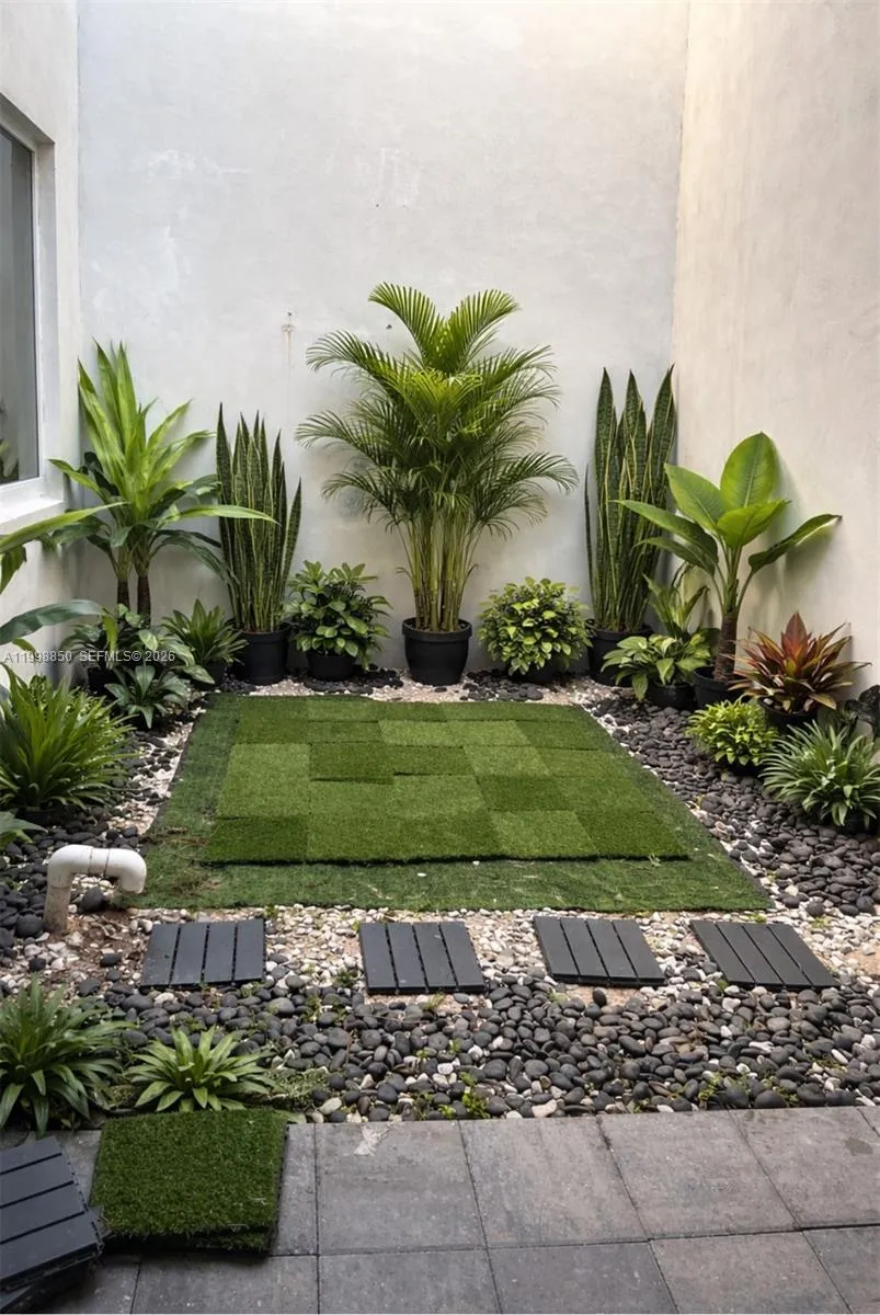 6468 NW 103rd Pl, Doral FL 33178