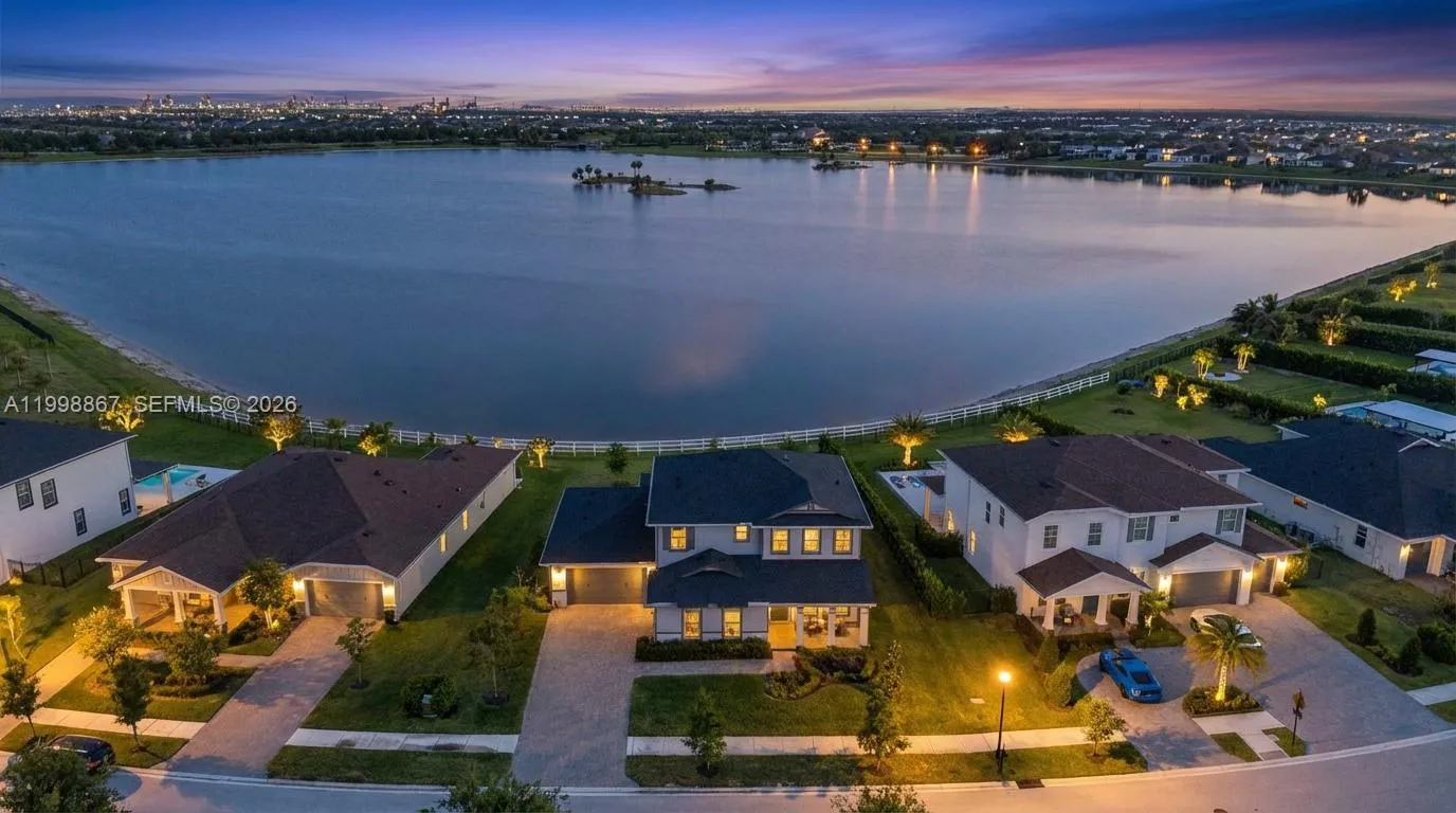 769 Hookline Cir, Loxahatchee FL 33470