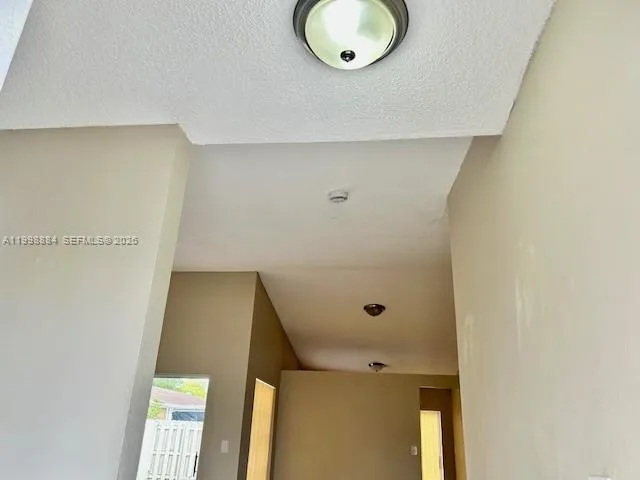 19922 NW 67th Pl, Hialeah FL 33015