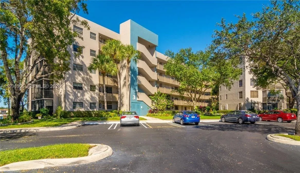 1100 Colony Point Cir # 105, Pembroke Pines FL 33026