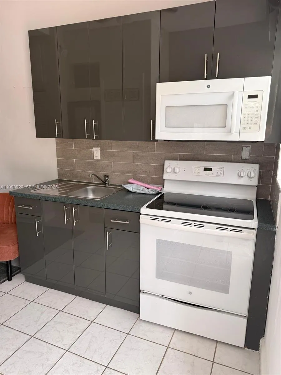 1105 NE 119th St # A, Biscayne Park FL 33161