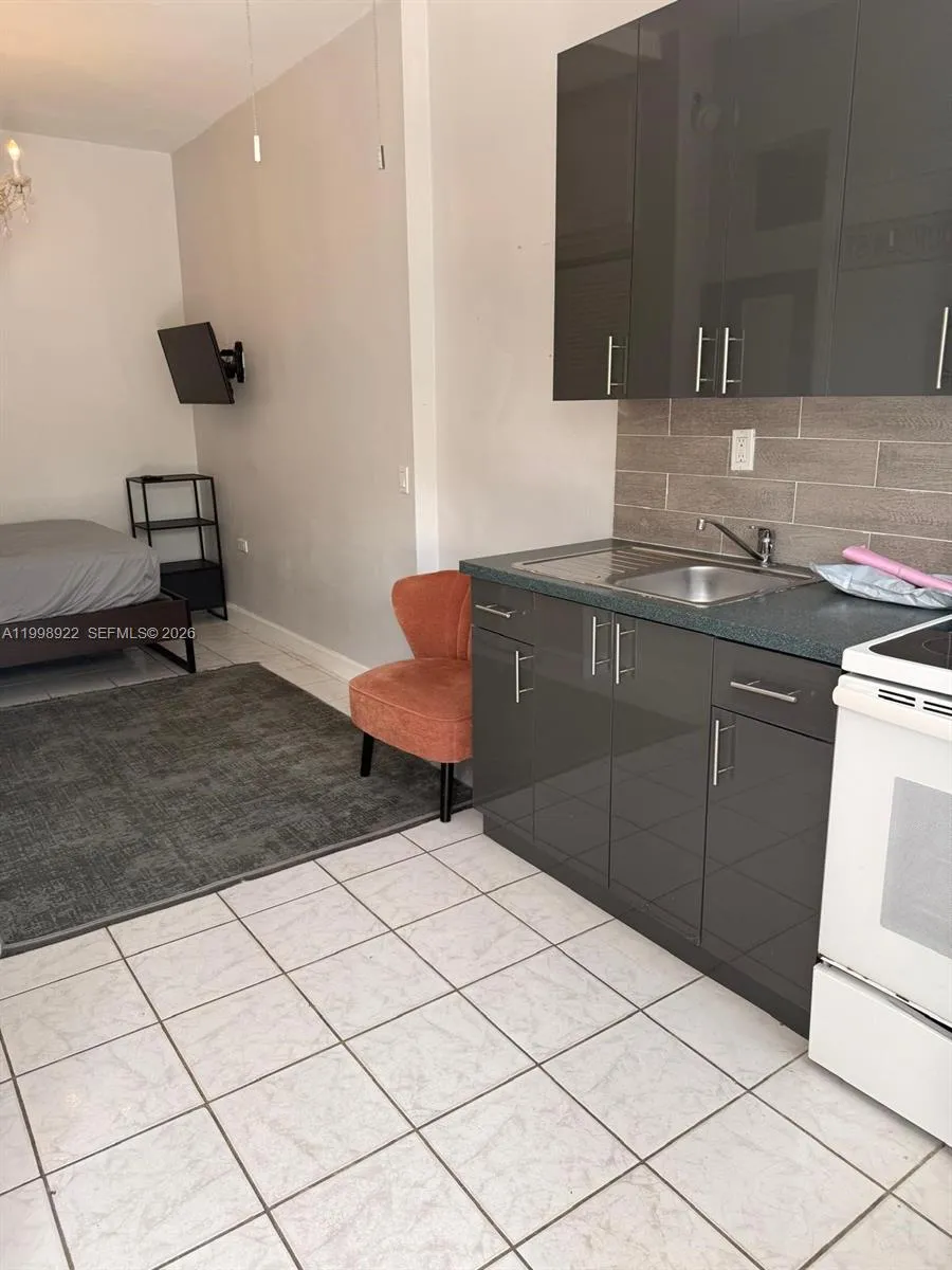 1105 NE 119th St # A, Biscayne Park FL 33161