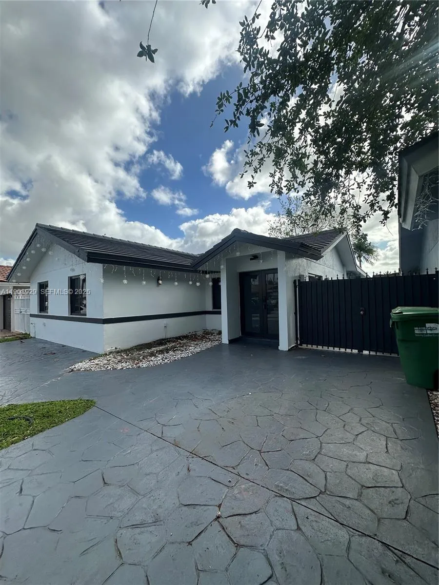 5923 SW 147th Pl, Miami FL 33193