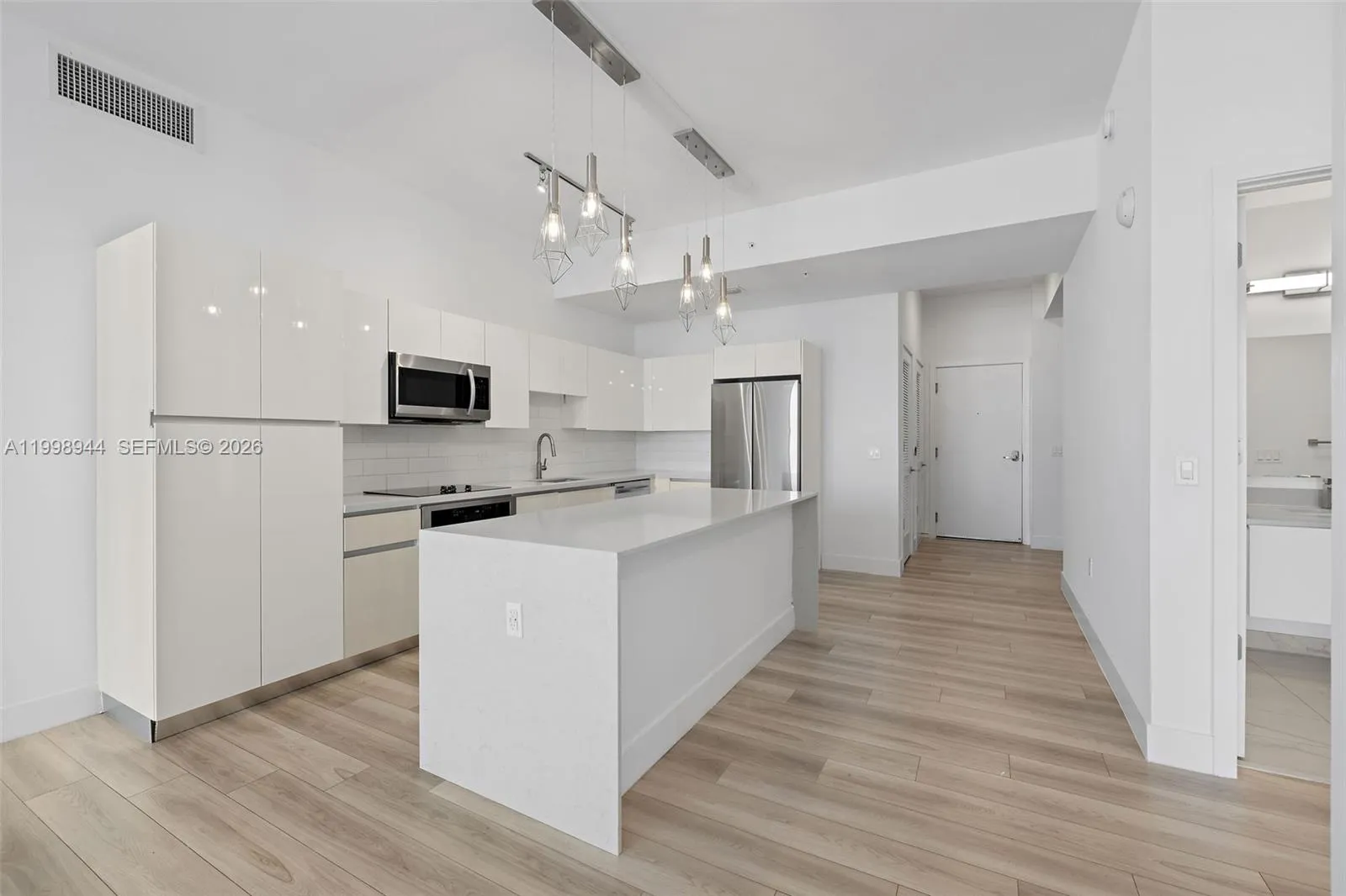 101 Diplomat Pkwy # 1409, Hallandale Beach FL 33009