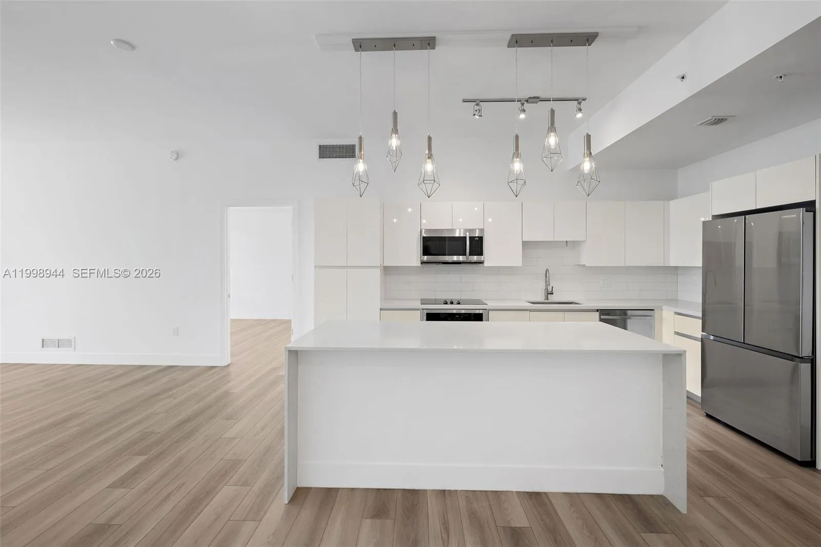 101 Diplomat Pkwy # 1409, Hallandale Beach FL 33009