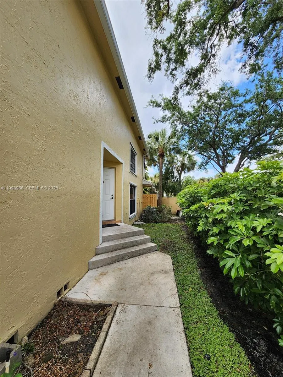 200 SW 95th Ter # 200, Pembroke Pines FL 33025