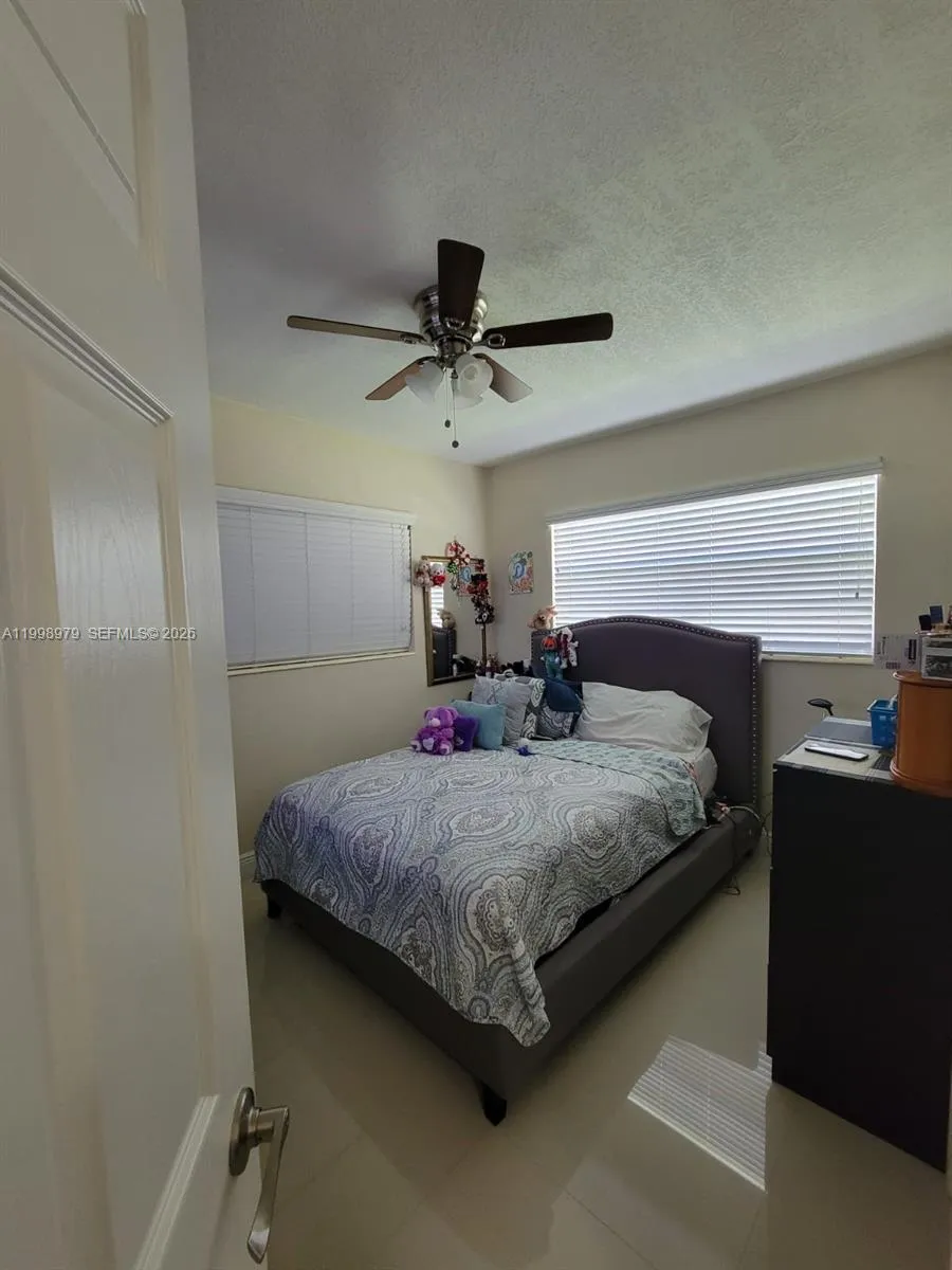 8245 SW 43rd St, Miami FL 33155