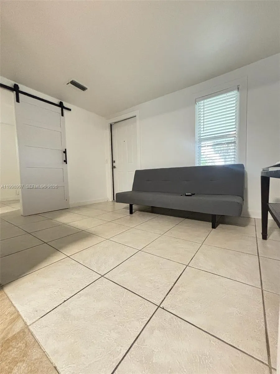 719 Glenn Pkwy # 1, Hollywood FL 33021