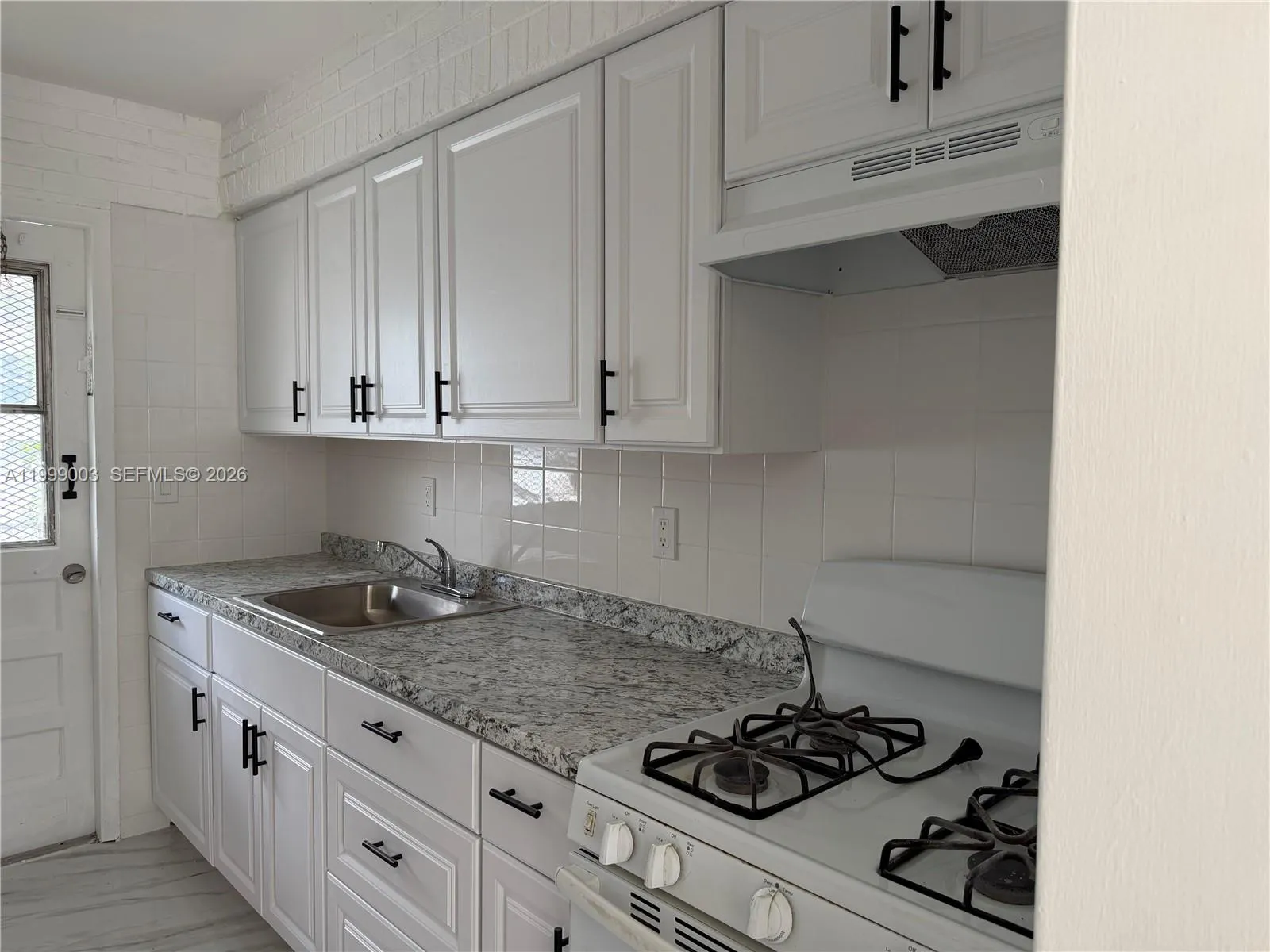 9283 SW 39th St, Miami FL 33165