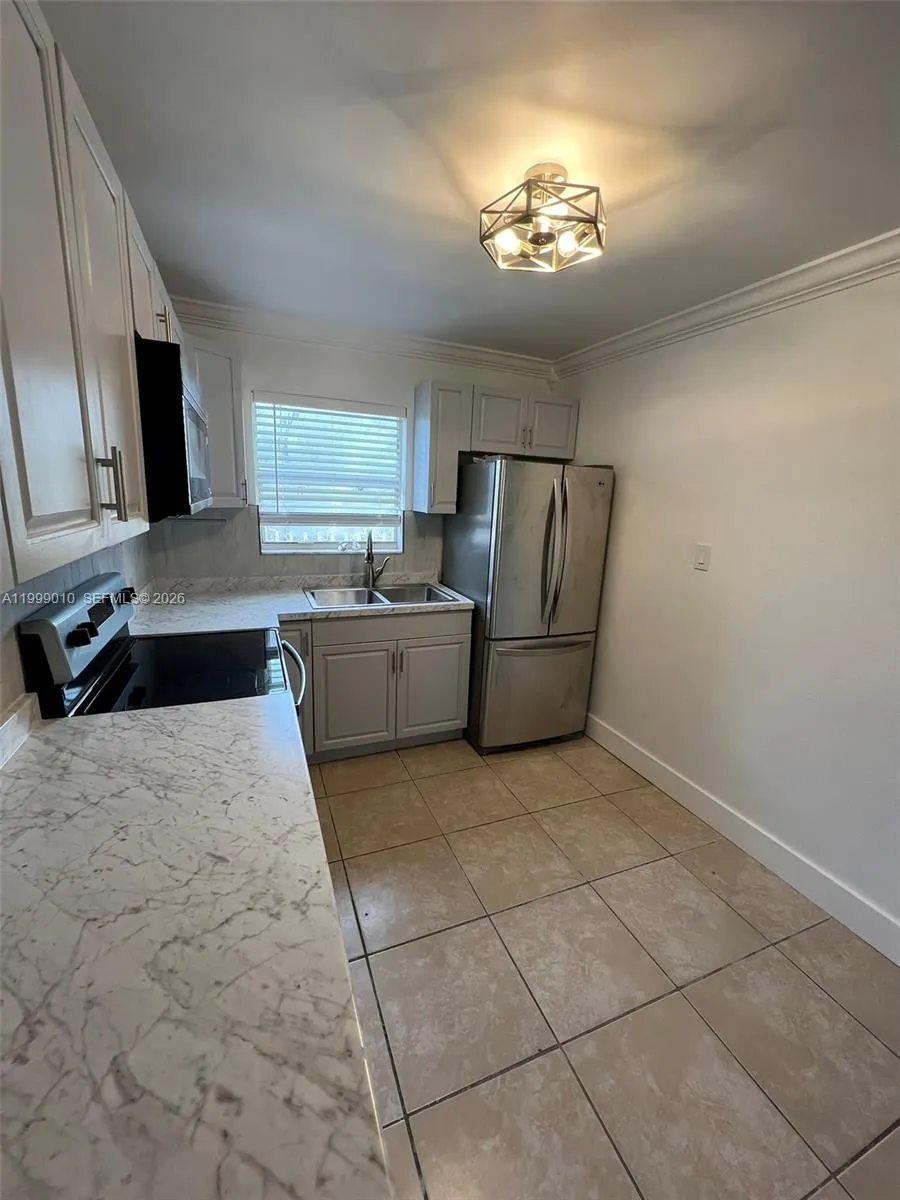 6018 Plunkett St # 1, Hollywood FL 33023