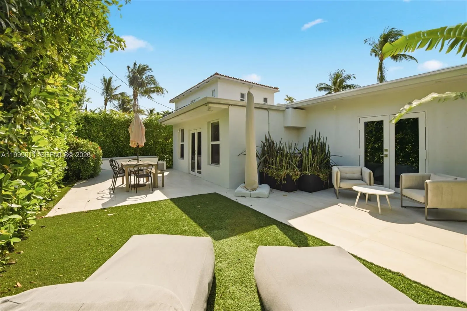 725 W 51st St, Miami Beach FL 33140