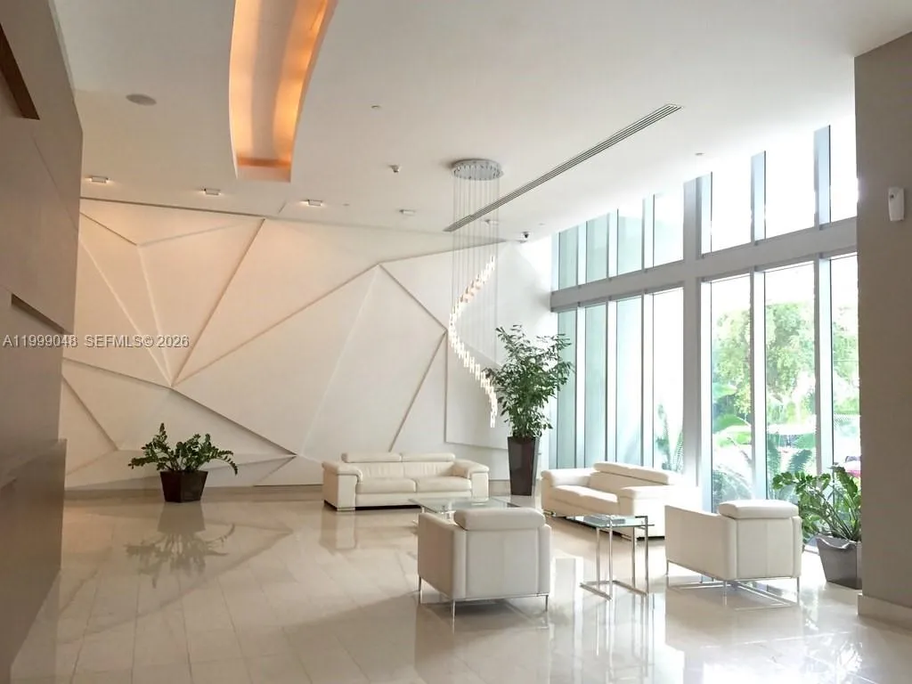 79 SW 12th St, Miami FL 33130