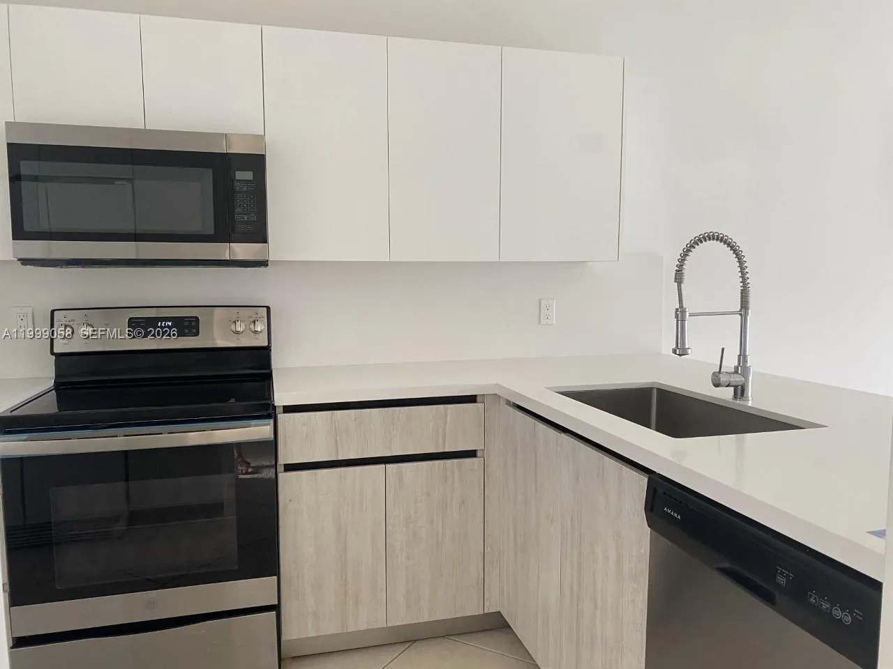 219 SE 8th St # 601, Hallandale Beach FL 33009