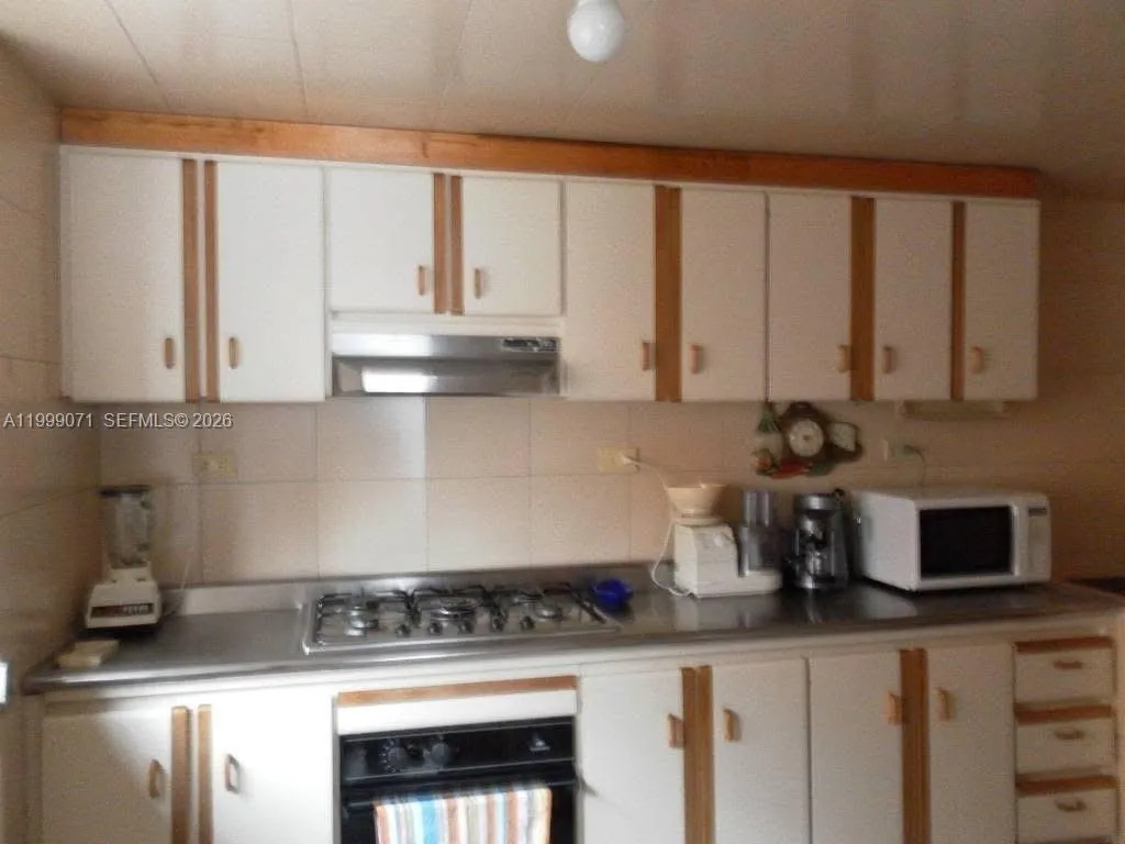 Santa Barbara SantaBarbaraBogota # 2, FL 110121