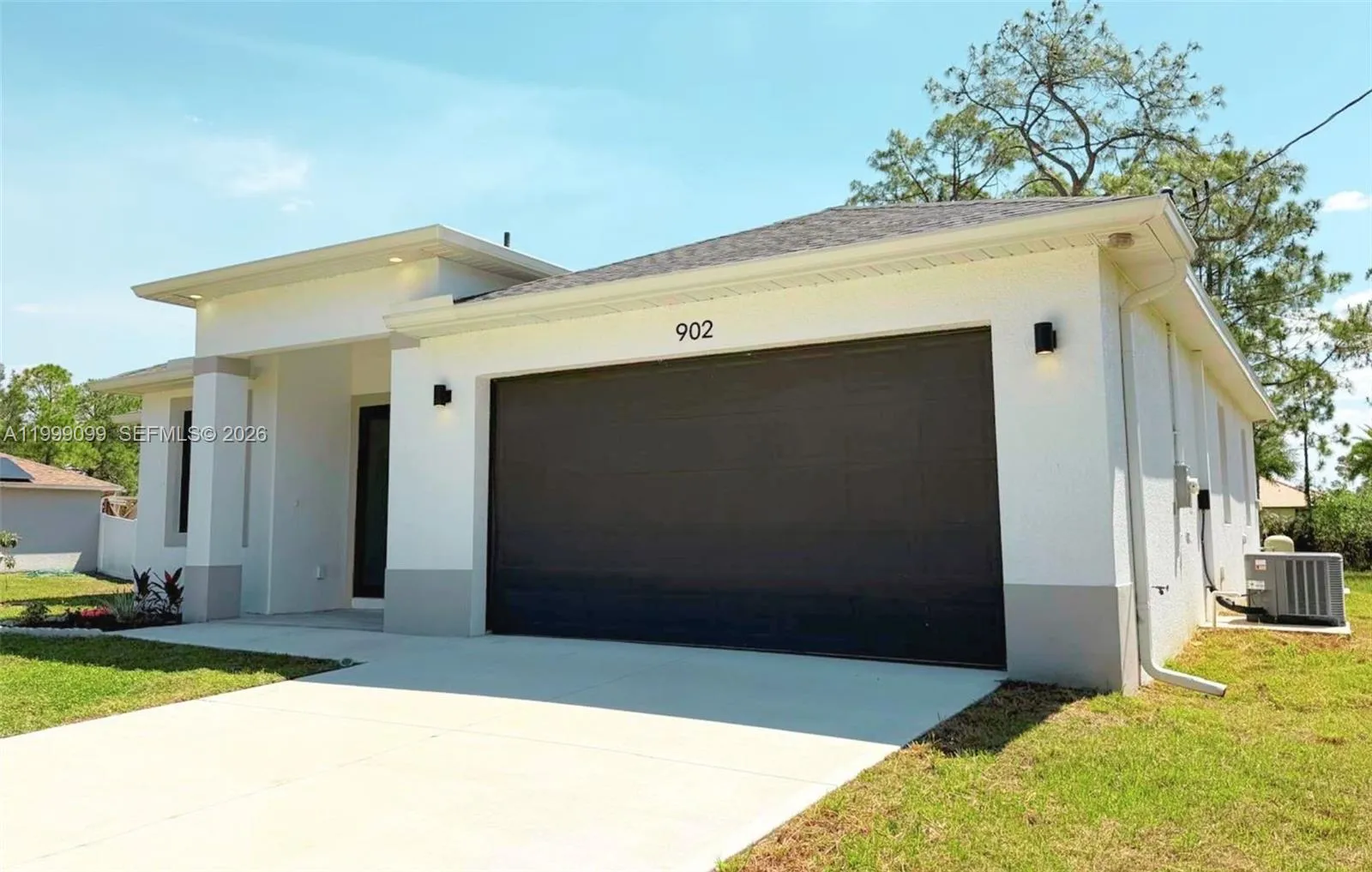 902 MAGNOLIA AVE, Lehigh Acres FL 33972