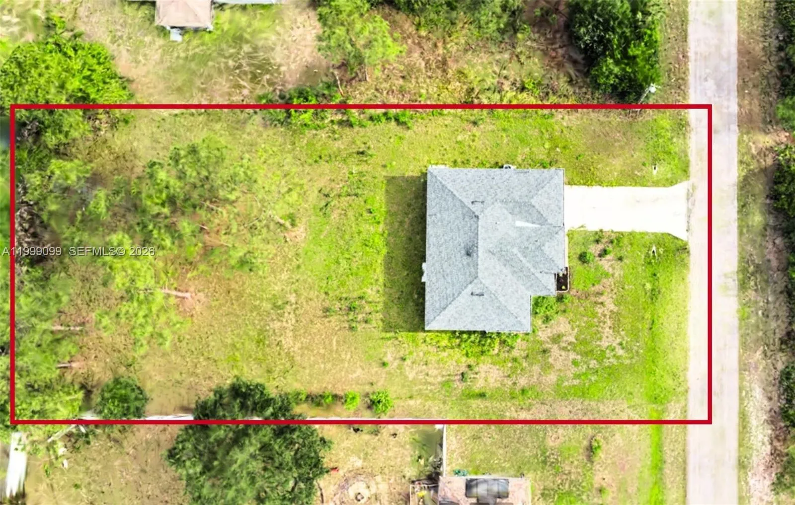 902 MAGNOLIA AVE, Lehigh Acres FL 33972