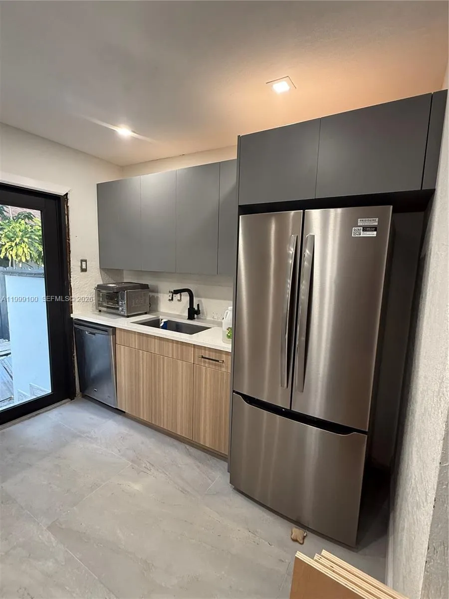 423 NW 32nd Pl # 1, Miami FL 33125