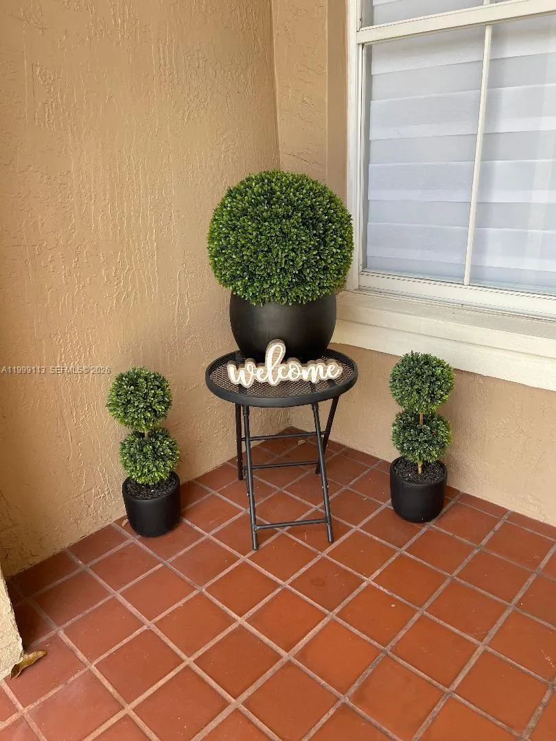 7690 S Southwood Cir, Davie FL 33328