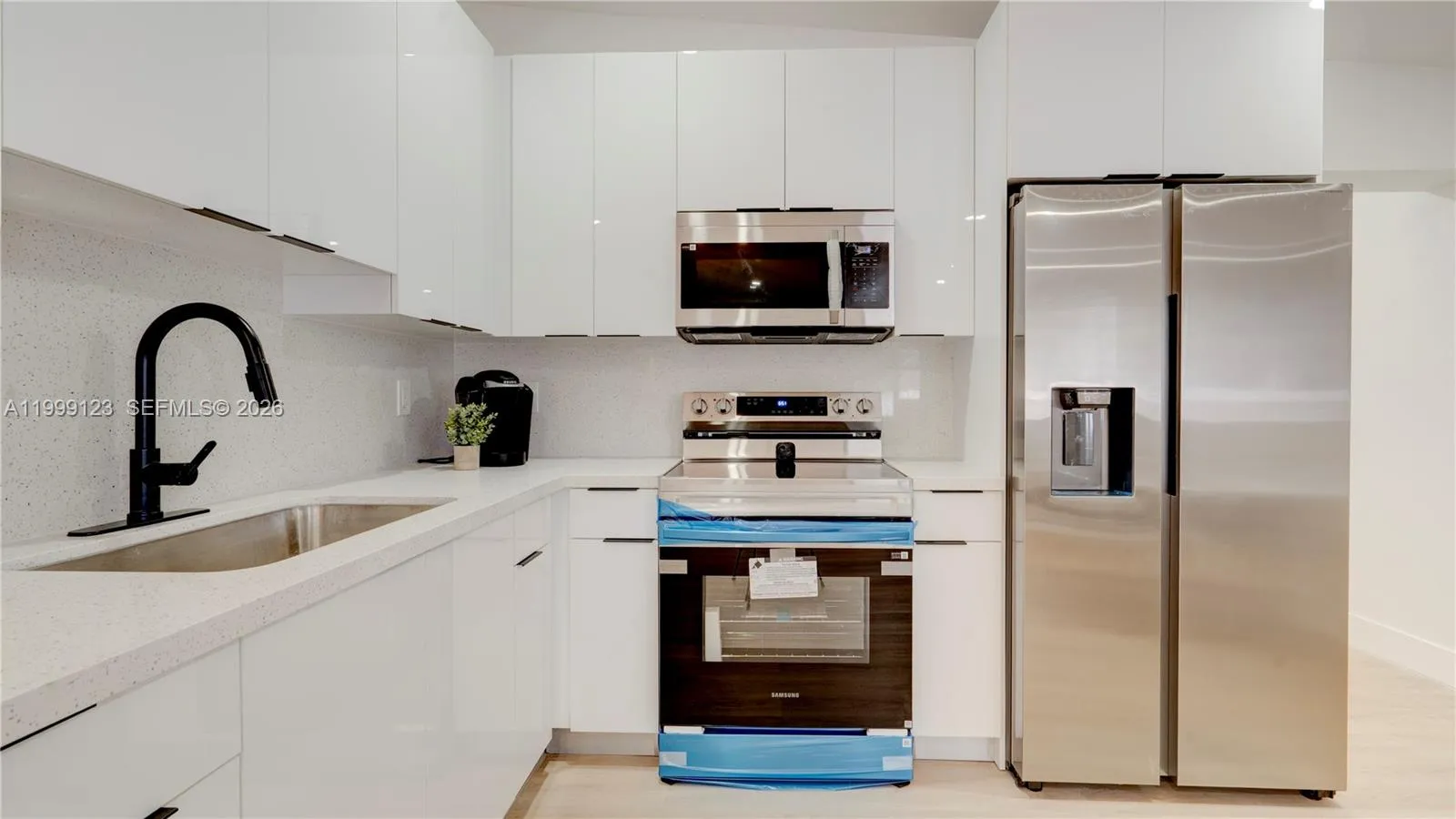 2736 NW 21st Ave, Oakland Park FL 33311