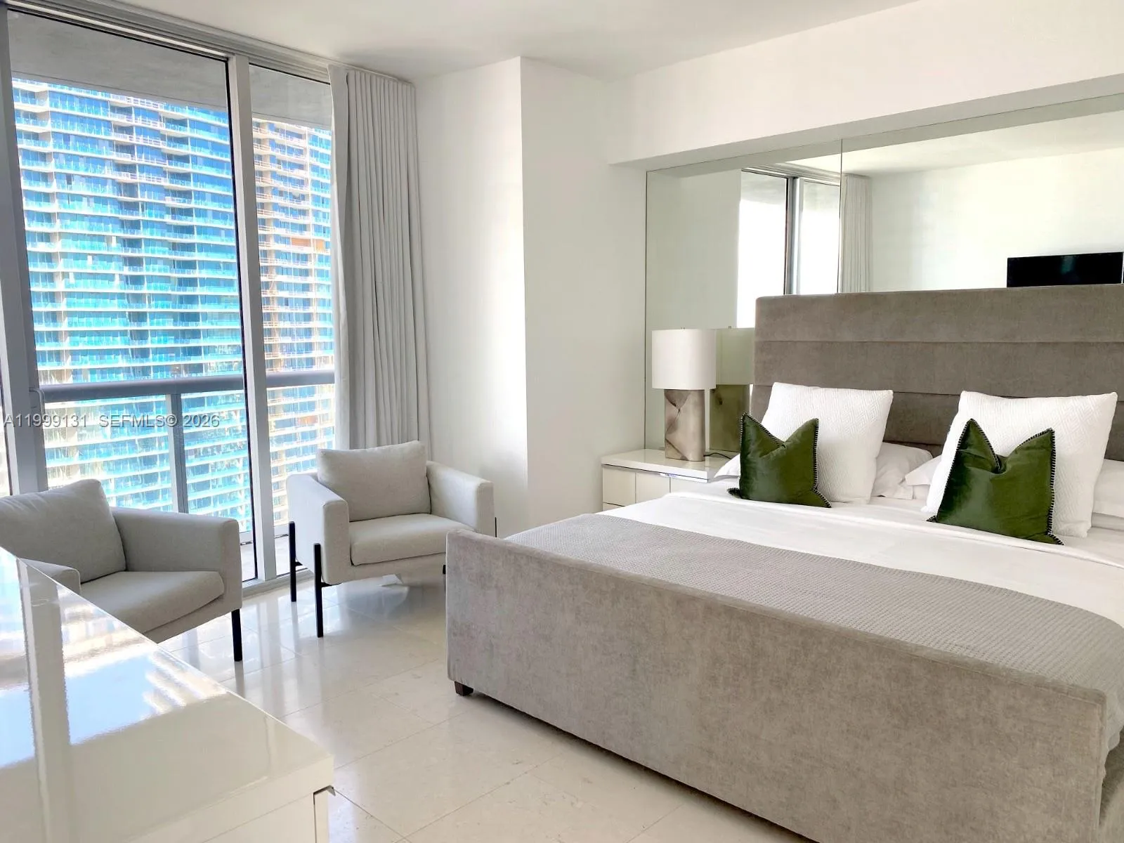 475 Brickell Ave # 3915, Miami FL 33131