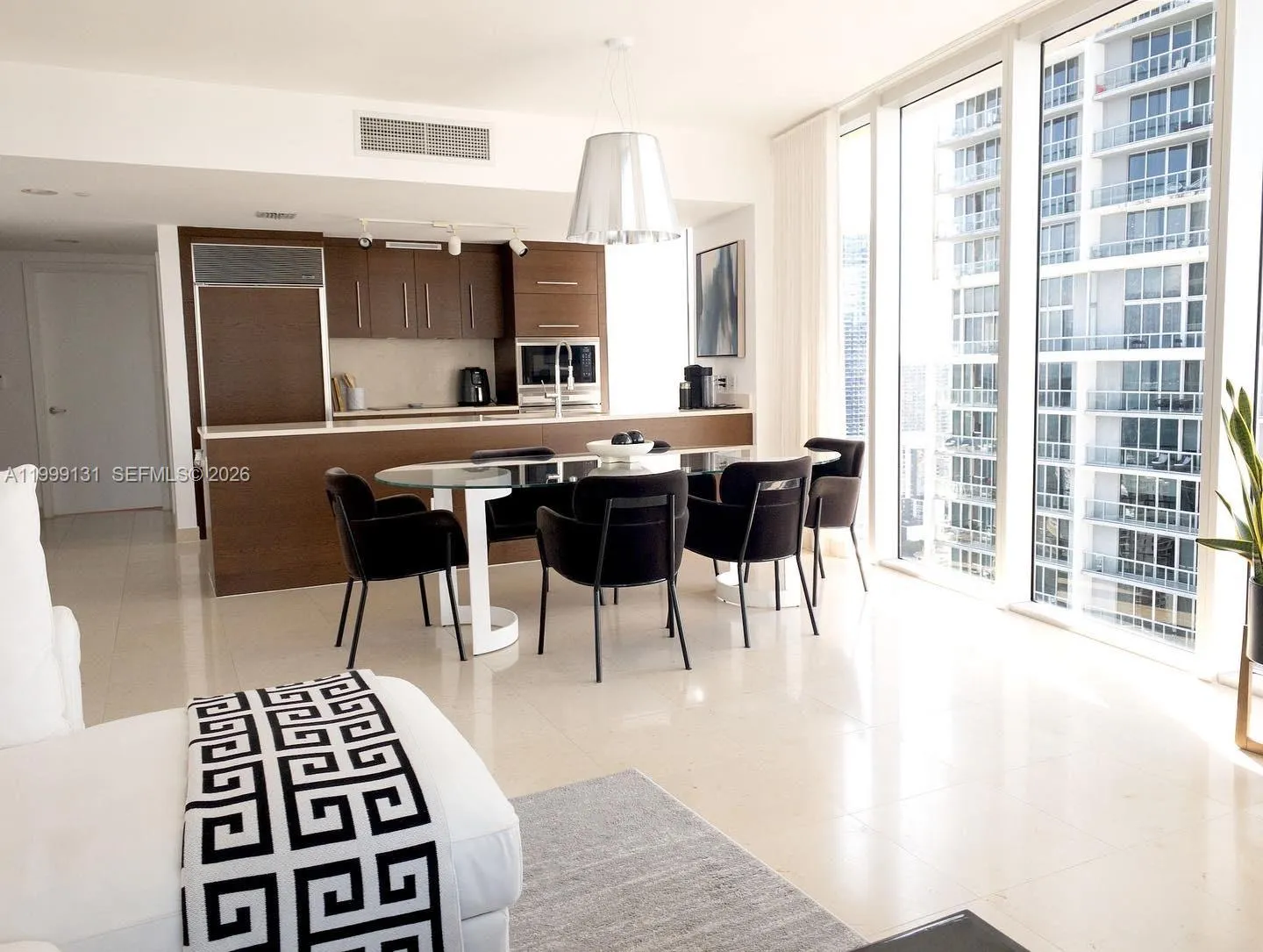 475 Brickell Ave # 3915, Miami FL 33131
