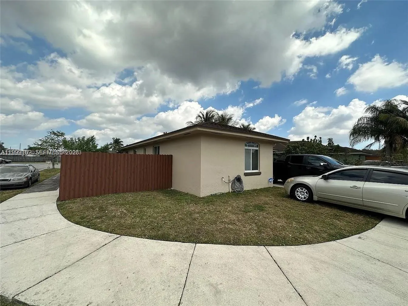 3783 NW 201st Ter, Miami Gardens FL 33055