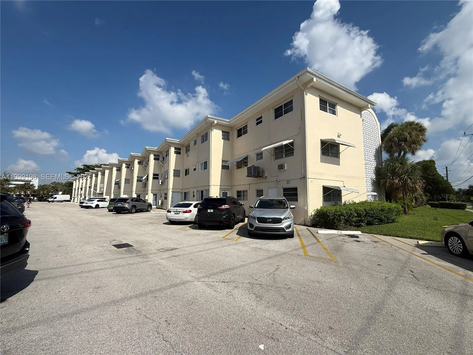 141 NE 10th Ave # 17B, Hallandale Beach FL 33009