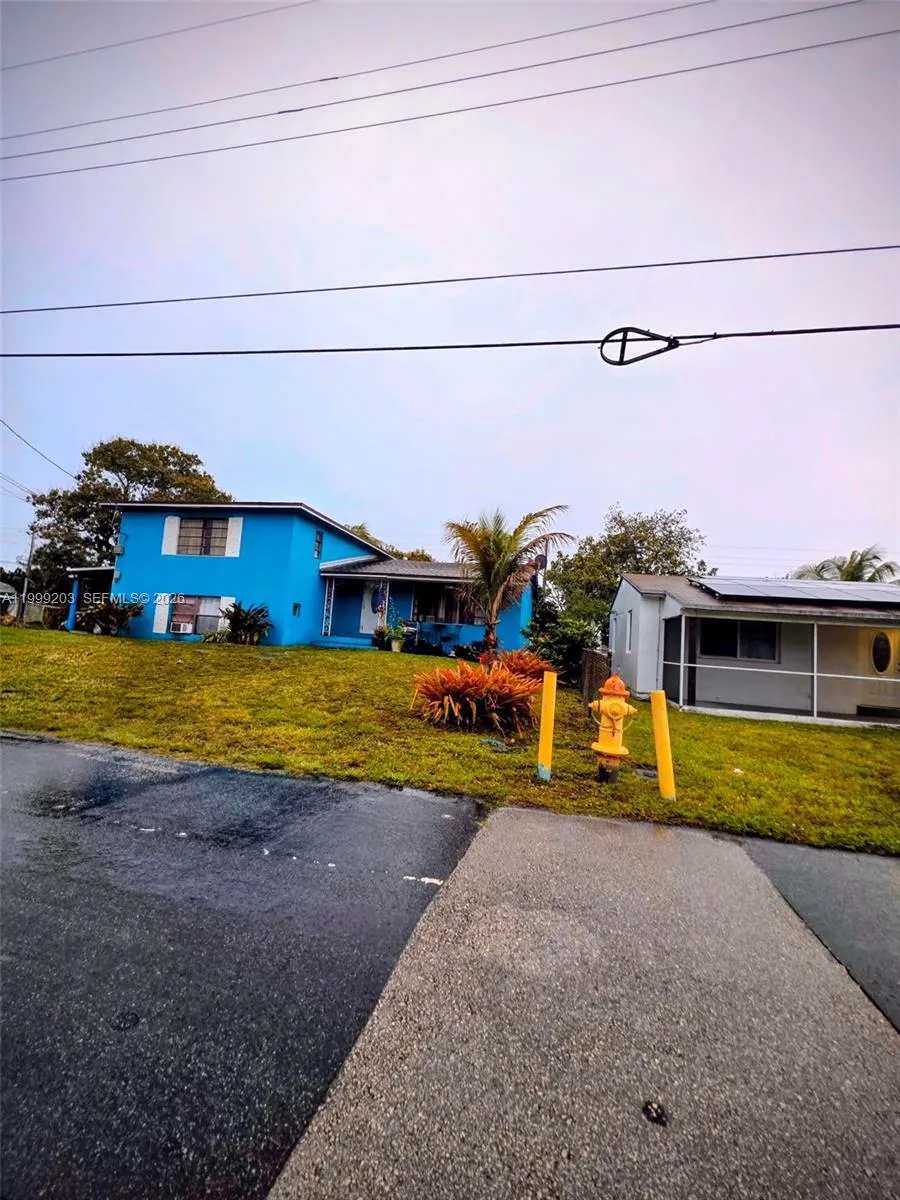 720 SW 7th Ter, Hallandale Beach FL 33009