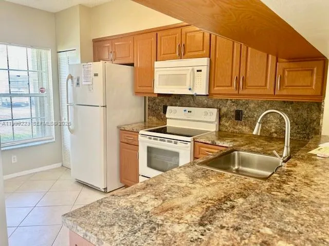 16648 Hemingway Dr, Weston FL 33326