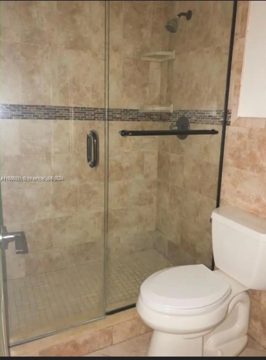 7060 NW 179th St # 211, Hialeah FL 33015