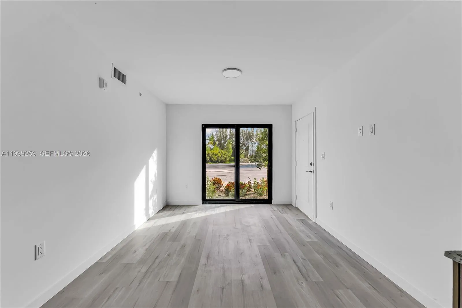 175 NW 160TH ST # 207, North Miami Beach FL 33169