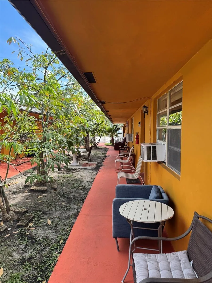 129 SE 5th St # 4, Hallandale Beach FL 33009