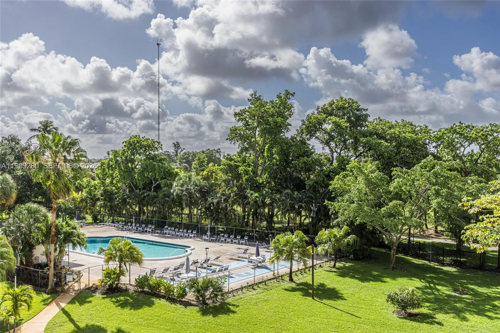 4330 Hillcrest Dr # 405, Hollywood FL 33021