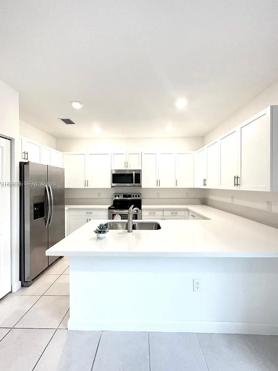 20800 NE 5th Ct, Miami FL 33179