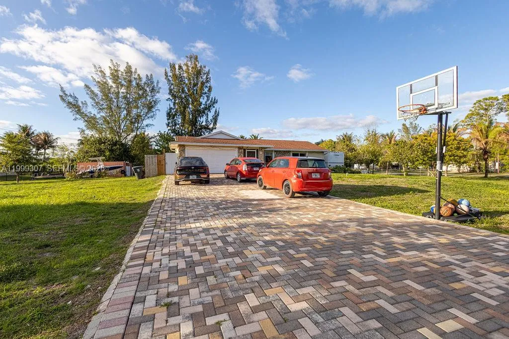 3 bedroom 2 bath for sale at 16525 N 87th Ln N, Loxahatchee FL 33470