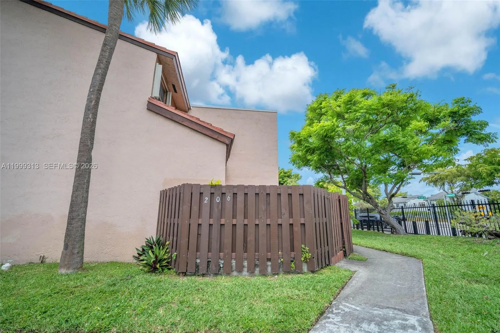 685 W Park Dr # 11, Miami FL 33172