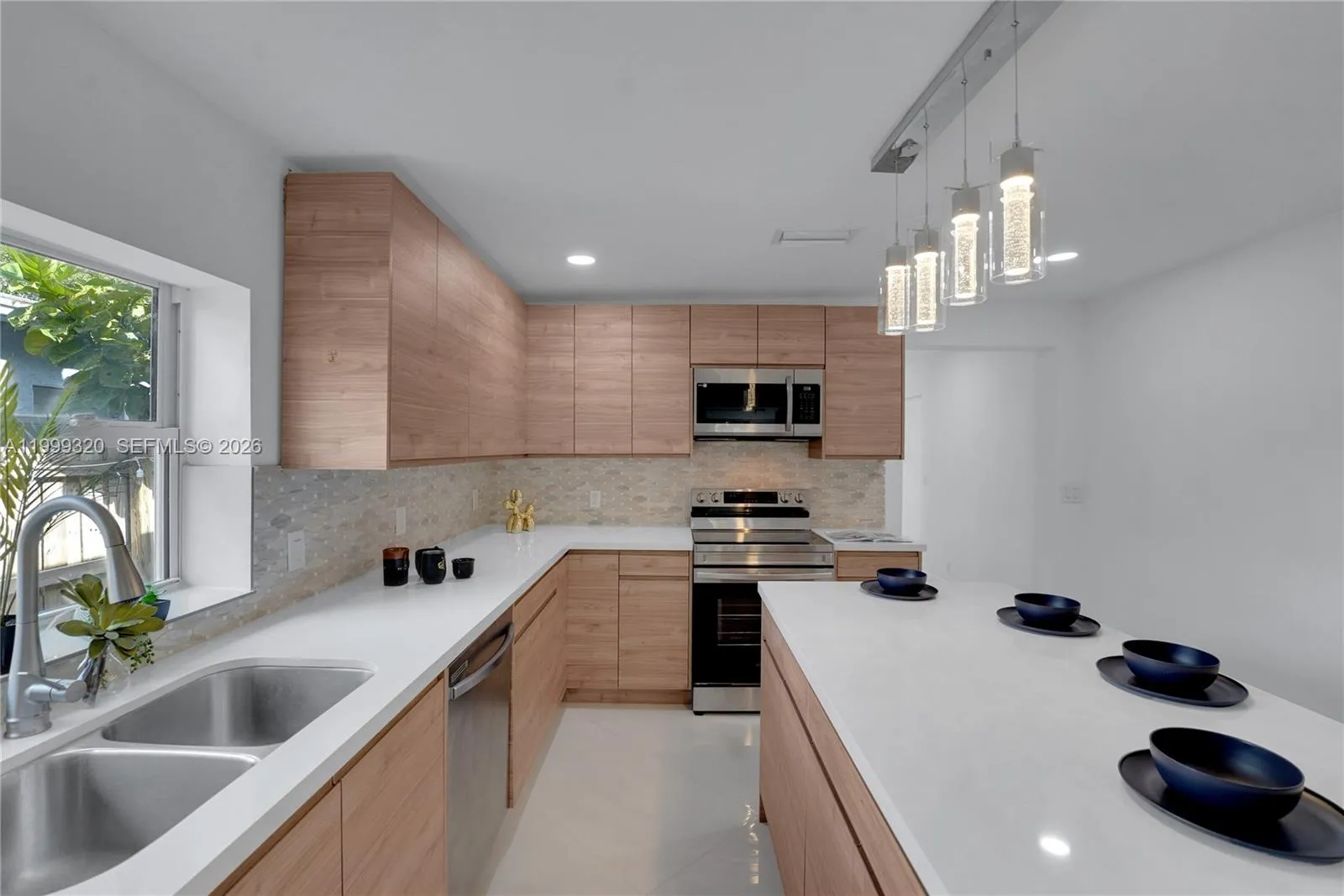 1137 SW 8th Ave, Fort Lauderdale FL 33315