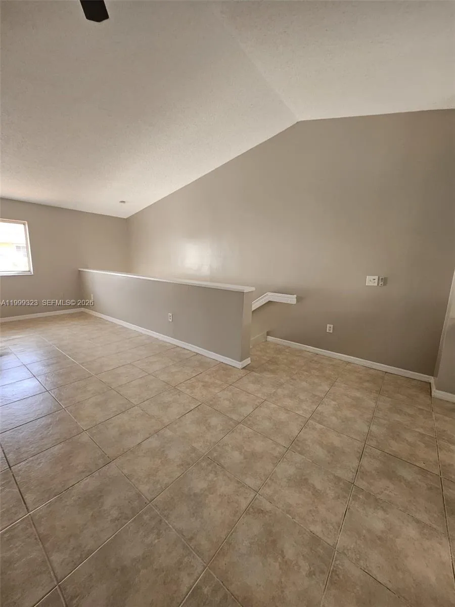 2527 W 76th St # 208, Hialeah FL 33016