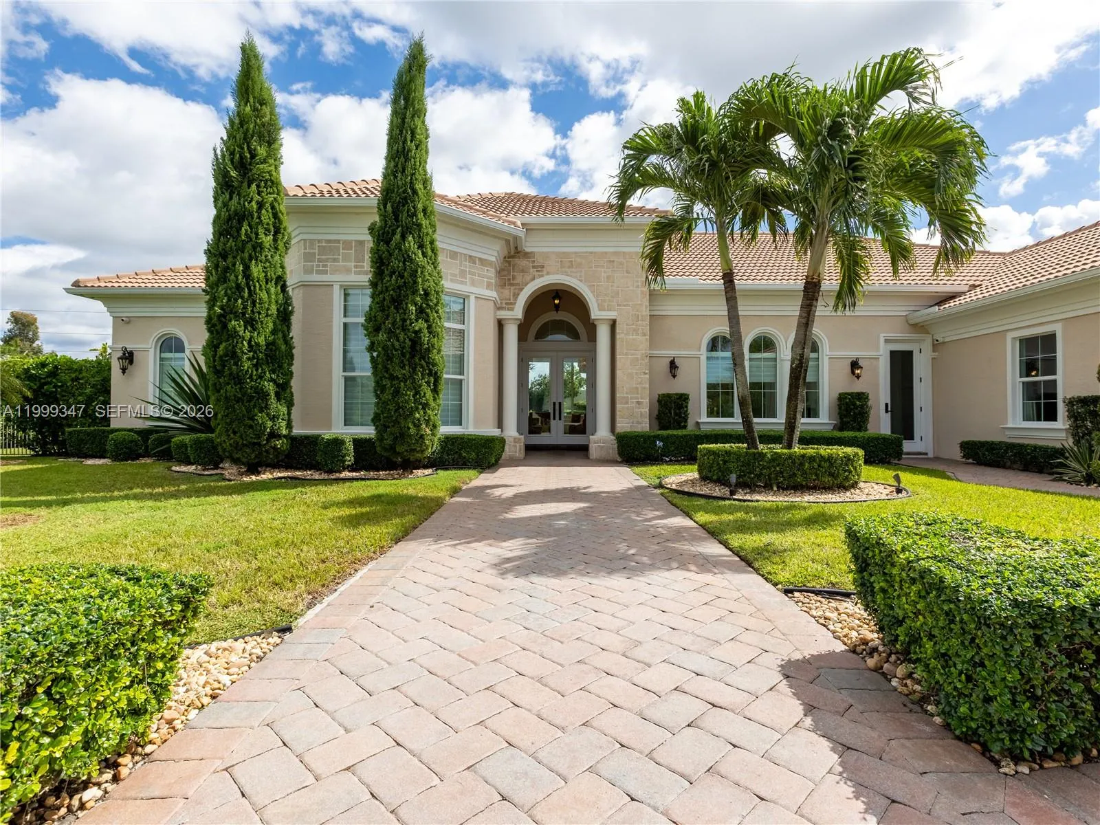 4950 E Sterling Ranch Cir, Davie FL 33314