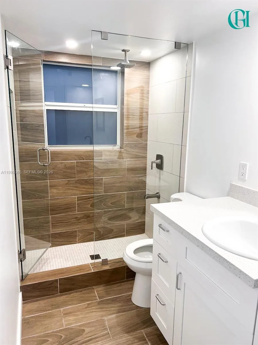 102 SE 10th St # 101, Deerfield Beach FL 33441