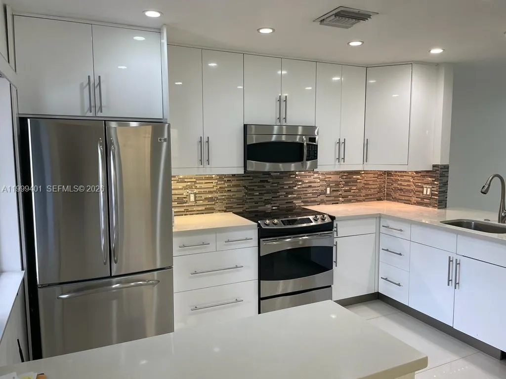 454 Lakeview Dr # 2, Weston FL 33326