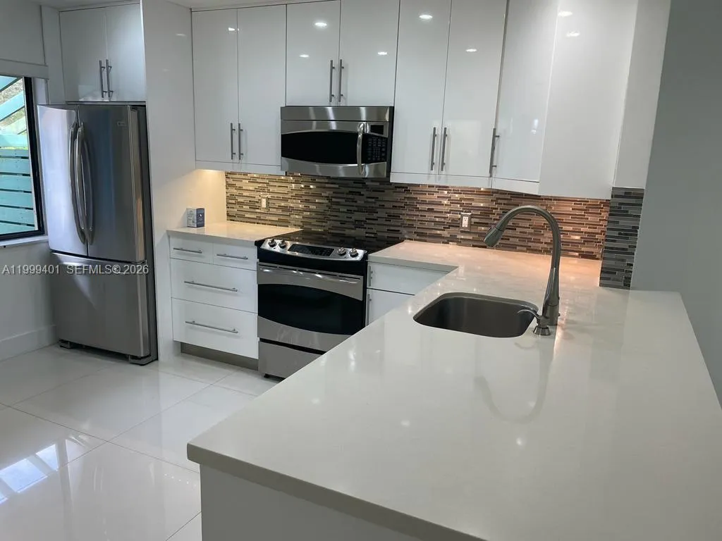 454 Lakeview Dr # 2, Weston FL 33326